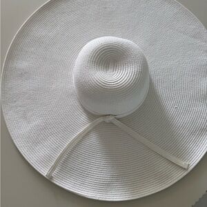 Large Elegant White Sun Hat